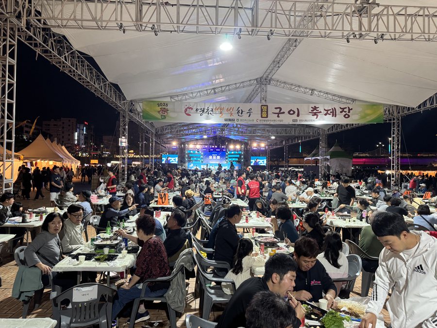 밤이 깊어도 북적이는 구이식당